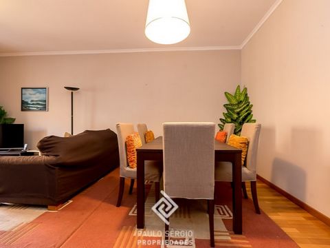 Novidade! Apartamento T2 em Canidelo, Vila Nova de Gaia, excelente oportunidade de negócio. Localizado em zona residencial com excelentes acessos à cidade do Porto e apenas a 5 minutos das praias. Dispõe de varanda na sala e na suíte, cozinha com lav...