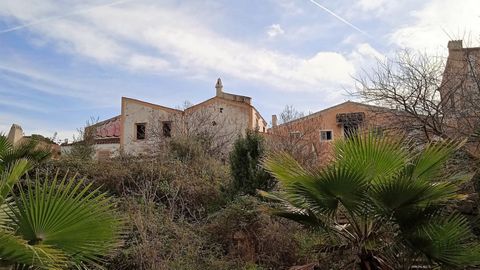 MINORCA È UN PARADISO VICINO~Immerso nel cuore di Minorca, uno dei gioielli del Mediterraneo occidentale, sorge uno straordinario edificio che trascende il tempo. Questo mulino a fuoco, costruito nel 1905, è una testimonianza vivente della storia e d...