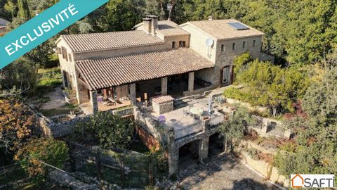 In Saint-Saturnin-lès-Apt, a typical Provencal village located in the heart of the Luberon, Séverine Foulon presents you in a green environment this magnificent building built in dry stone of about 270m ². Outside you will find, garages, a large cour...