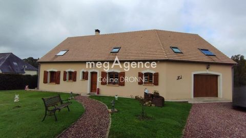 Située dans la commune de Laillé, à 10 minutes d'Ecommoy et 12 minutes de Montval sur Loir, cette propriété bénéficie d'un environnement paisible et verdoyant, idéal pour les amoureux de la nature. Cette maison de 185 m² construite en 2006 offre un a...