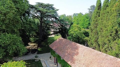 Propriété de prestige : maison de maître, deux gîtes, dépendances – Exclusivité rare