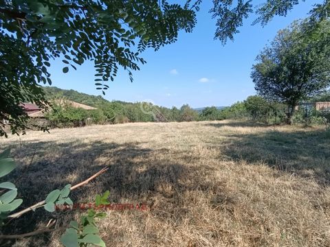 Imoti Tarnovgrad offers you a house plot of land for sale, located in the Balkan village of Kalaydzhii, which is located 45 km from the town of Tarnovo. Veliko Tarnovo and 20 km. from the city of Sofia. Zlataritsa. The offered property has an area of...