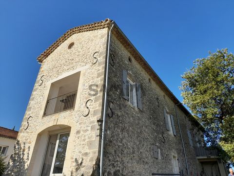 Character for this BEAUTIFUL BUILDING totally renovated with a pretty garden with swimming pool of 1,000 m2. JJOLIE VUE SUR LES CÉVENNES, quiet, beautiful environment. Beautiful living room on the ground floor with its open kitchen and direct access ...