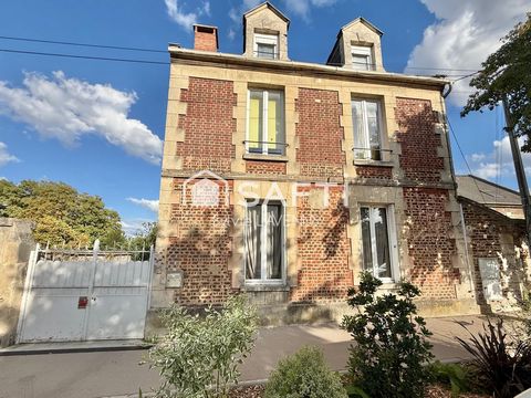A Soissons, quartier prisé, maison de ville en pierre 6 P. avec 4 chambres, garage et sous-sol sur son terrain de 237 m2.