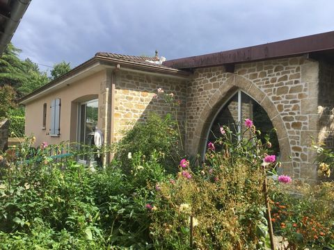Maison familiale de plain-pied à Bonnac-la-Cote