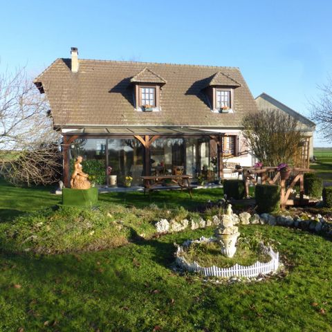 Evreux ouest 10mn, dans village avec écoles et commerces, belle maison queue de geai avec garage.
