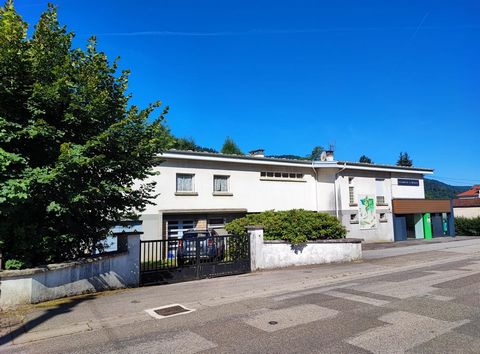 Rare ! Vaste maison d'habitation avec jardin et local de 145 m carré à aménager.