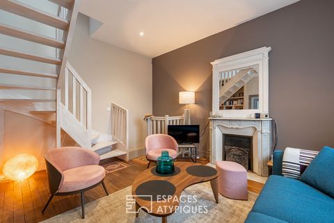 Située au coeur de Dinard dans une rue paisible, découvrons cette maison en pierre, typique de l'architecture dinardaise du début du siècle dernier. Sa façade authentique ornée d'un charmant perron nous invitent à découvrir un intérieur singulier et ...