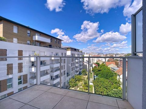 Dernier étage, balcon, parking