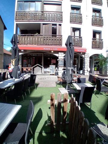 Situé au cœur de la charmante ville de Thônes, ce fonds de commerce bénéficie d'un emplacement stratégique idéal pour une brasserie de restauration rapide. Niché dans un quartier animé, il attire une clientèle locale et touristique grâce à sa visibil...