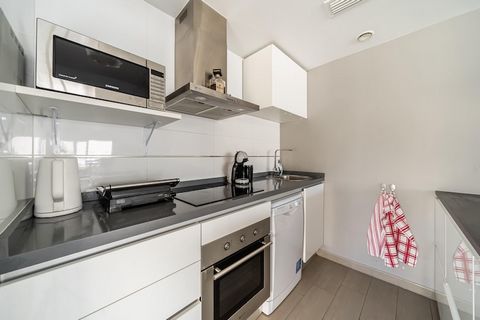 Se aplicará una tarifa opcional de servicios y suministros de EUR 330,00 antes de su llegada. Los detalles se proporcionan a continuación. Relajación junto a la piscina Entre en esta acogedora villa en Gran Alacant, donde una piscina privada ofrece u...