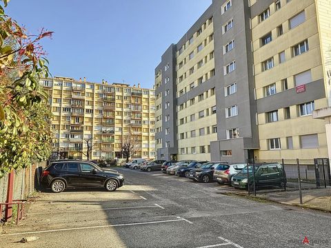 Appartement 4 pièces + cuisine avec cave et garage en sus