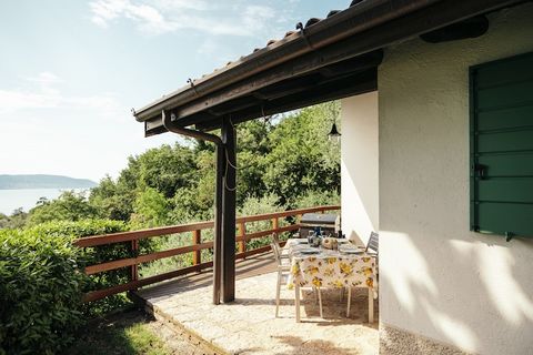 Built in the 1970s by a long-time sea captain, LA CASA DEL CAPITANO is a lovely recently renovated nautical-style holiday home. From its large wooden terrace you can enjoy a breathtaking view of Lake Garda, surrounded by the silence of the forest beh...