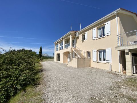 MAISON CONTEMPORAINE ave VUE à Gurat!!