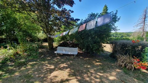 "A connezac , vivez la campagne , avec piscine et bonne humeur!"