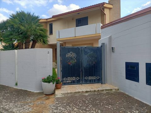 PUGLIA - FRAGAGANO (TA) - VIA SAN GIUSEPPE Questa bellissima villa in vendita si trova nella tranquilla cittàdina di Fragagnano. La villa è in ottimo stato e si presenta come una solida e prestigiosa dimora perfetta per una famiglia o per chi desider...