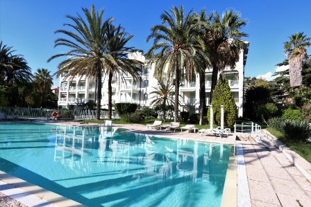 SOLD Recently renovated apartment in the renowned Excelsior Palace, one of the most prestigious complexes along the Italian Riviera – once a hotel. Recently renovated apartment in the renowned Excelsior Palace, one of the most prestigious complexes a...