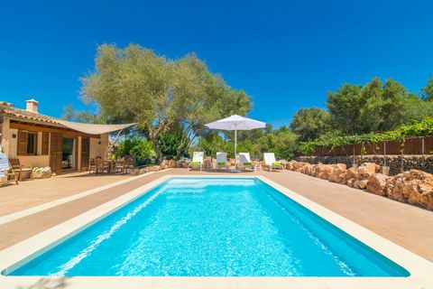 Beautiful country house, with private pool and accommodation for 3 guests, on the outskirts of Algaida. Savor the true essence of the countryside in the exterior of this beautiful rustic villa. The furnished terrace and the private chlorine pool are ...
