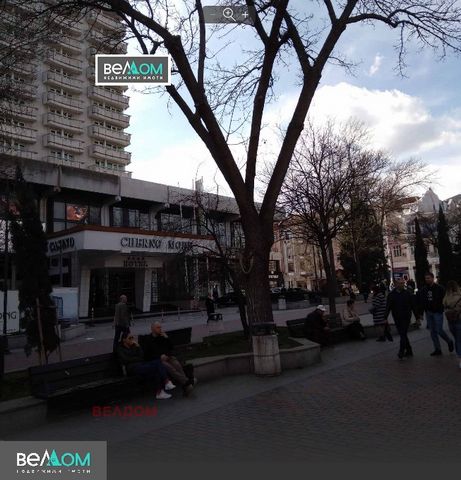 IDEAL CENTER! IN THE HEART OF VARNA! VELDOM Agency sells exclusively a retail outlet meters from hotel CHERNO MORE and Tsarigradsko shose Blvd. Slivnitsa (i.e. not on the boulevard). The site has the status of a RESTAURANT. Area-165 m2, of which 100 ...