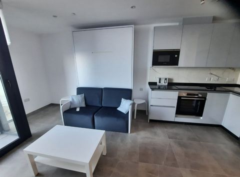 Luxury studio for sale in E1. Set on a very high floor, this brand new property has been finished to quality specifications throughout. Features include reverse cycle air-conditioning, double glazing, a private balcony, and lovely views. Fully fitted...