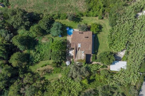 SALE BARE PROPERTY We offer for sale a splendid 400 sqm villa in the municipality of Campagnano di Roma, a short distance from the historic center of the town. The property is surrounded by 4000 square meters of land and is located in a characteristi...