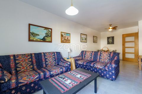 Identificação do imóvel: ZMES506024 1 bedroom penthouse. Large living room with access to terrace and kitchen. In the center of the population. of Villanueva de la Concepción, above the DÍA supermarket. It has a room and a bathroom, has another bathr...