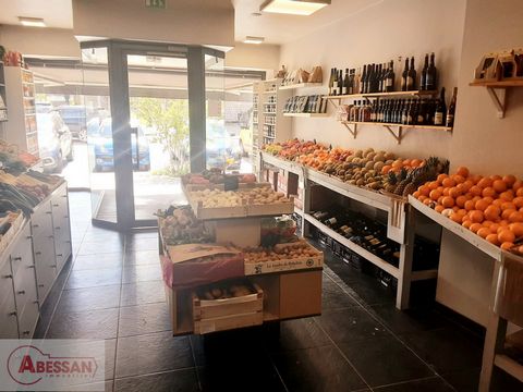 North (59). For sale in Wambrechies, a well-known and recognized grocery store specializing in quality fruits and vegetables. It is located in the heart of the city center and generates an excellent turnover. It benefits from a loyal and local client...