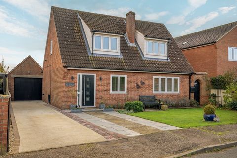 In the popular West Norfolk coastal village of Heacham, this beautifully presented detached chalet is located on a quiet residential cul-de-sac with a private rear garden which backs on to open fields. The living accommodation comprises three/four be...