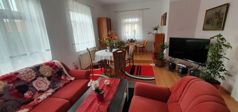 Rent very nice 2 room apartment with separate second entrance in very good, quiet residential area in traffic-calmed one-way street in the recreation area of Dresden. Close to the center with good transport connections: Bus 0.4 km, small train 0.8 km...
