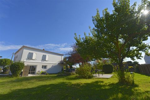 South Charente Maritime, Médis. Near Royan and beaches. Large family house with eight rooms of approximately one hundred and ninety-five square meters on enclosed land of approximately one thousand one hundred square meters. The house is divided into...