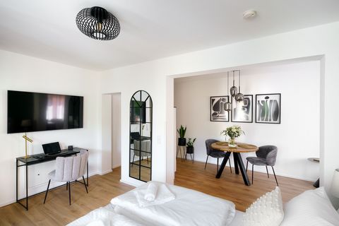 Welcome to STAYTONA! Our stylish flat in the Taunus leaves nothing to be desired for a great long-term stay: * covered balcony with dining area * parking space in the underground garage * fully equipped kitchen incl. Nespresso machine, tea and spices...