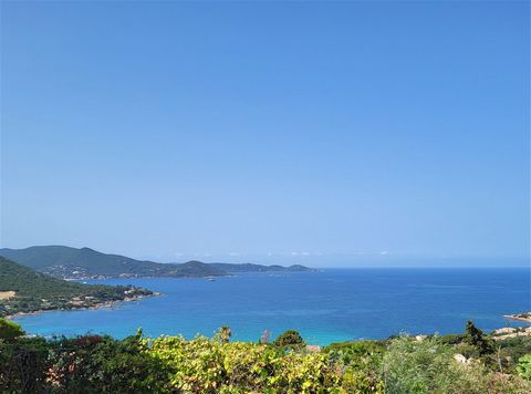 On the heights of RUPPIONE Beach, 1/2 hour from the airport, villa from the 70s, in a dominant position with a superb panoramic sea view over the Gulf of AJACCIO. Traditional villa to renovate of approximately 200m2. On the ground floor, a T4 of appr...