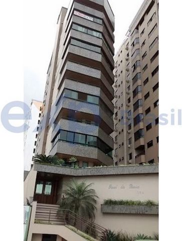 High standard apartment with 179 m² of floor area, containing 3 bedrooms, 1 master suite, living room, dining room, kitchen, bathroom, toilet, service area, pantry and a balcony with barbecue, spectacular view. Porcelain flooring, air conditioning, p...