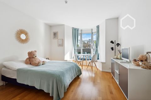 In a quiet, family-friendly neighbourhood, we are delighted to welcome you to this attractive 21 m² studio located in the 15th arrondissement, between Porte de Versailles and Convention, close to all amenities.