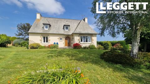 A21535JRD22 - Nestled in a prime rural location just moments from the pristine beaches of Pleubian, this magnificent double fronted neo Breton house stands as a testament to coastal elegance. Boasting five bedrooms, this majestic house is set amidst ...