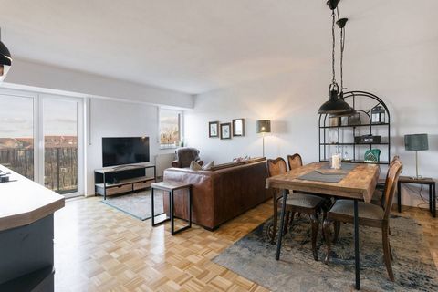 Die Wohnung HENRY bietet auf 49qm eine geräumige Wohnküche, einen Schlafbereich mit Doppelbett (140x200), Diele, Bad und einen sonnigen Südwestbalkon mit toller Aussicht. Die Wohnung wurde komplett renoviert, stilvoll im historisch-industriellen Desi...