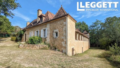A25652XD24 - Built during the 17th and 18th centuries, the residence was abandoned in the 19th before being completely restored around forty years ago. The house has enormous charm with its two elegant square turrets and its large covered gallery wit...