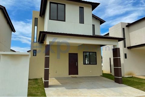 House for sale in an exclusive residential area in Costa Verde, which has 205.19 m2 of land and 130 m2 of construction, is distributed as follows: 3 bedrooms, 2.5 bathrooms and 2 parking spaces.  The residential has large social areas and is close to...