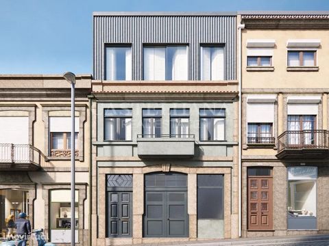 Building with 2 floors in the heart of downtown Porto. Building with PIP (Request for Prior Information to CM Porto) approved for the construction of 5 fractions: - 1 apartment with the typology T1 - 2 T1 Duplex - 2 T2 Duplex Excellent location in th...