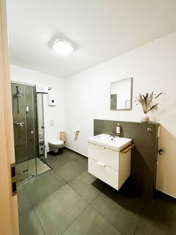 Welcome at Qonroom ! First of all, congratulations on choosing your new temporary apartment in Minden. Your new apartment offers you a lot: ● walking distance to the city center, bakery and restaurant ● a well-equipped kitchen with dishwasher ● Nespr...