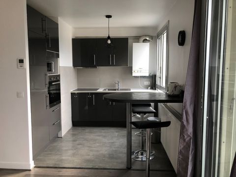 Rueil RER/ Residential area/ Seine river banks. 2 rooms furnished of 41 m². In a residential area, 6 mn walk from the RER A and 10 mn walk from the city center, the apartment is fully equipped, you just have to put your bags! 1 bedroom with large clo...