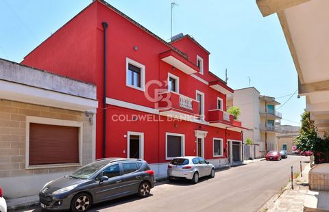 MAGLIE - LECCE - SALENTO In the heart of Maglie, a few steps from its historic center and the many shops, we offer for sale a building of about 400 sqm on two levels, ground floor and first floor, with a paved garden of 200 sqm, a terrace of about 22...