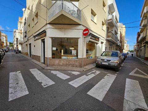 In the fishing village of lAmetlla de Mar we sell commercial premises of 115 M2 very centrally located in the old town distributed on a ground floor of 90 M2 and a loft of 25 M2 It has high security bars
