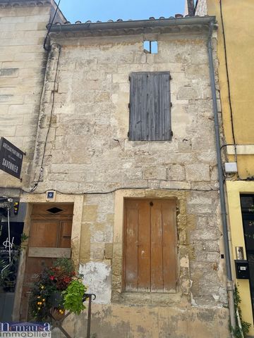 UNDER OFFER BY US! In Aigues-Mortes, in the heart of the city, 30 meters from the Place Saint Louis, we offer for sale this house of about 90m2 on 2 levels, benefiting from a small intimate exterior. A 3rd level under the eaves can be converted. A co...
