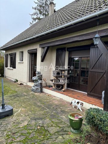 Norman style house 103m² 5 rooms, 4 bedrooms, full basement on a plot of 662 m² located on the Beauvais and St Just axis on the roadway including an entrance, a living room with fireplace, an equipped kitchen, a bathroom, a toilet , 2 bedrooms on the...