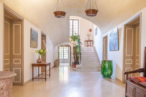 Von Peerc presents a magnificent building in the city center of Tarascon, a former private mansion from the 16th/17th century with a remarkable history and architecture. Spanning 1,541 m2 of built area on a total surface of 1,839 m2 with a 233m2 gard...