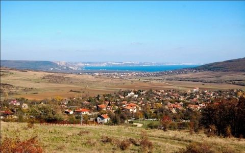 Plot of land with perfect sea view. We present to your attention an exclusive plot of land with an area of 7495 sq.m., located 20 km. from Fr. Varna in the village of Osenovo. The property is 65 meters from an asphalt road. Building parameters: 40% -...