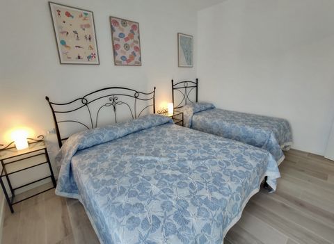 Accommodation in Lignano Pineta, in the centre, with numbered parking, a few steps from the sea and the thermal baths. Apartment on the 2nd floor, completely renovated, composed of: living room with kitchenette and sofa bed - 1 bedroom with double be...