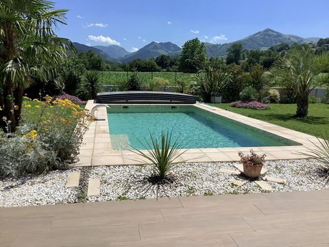 Saint Jean Pied de Port - House for Sale - Discover this magnificent house in St Jean Pied de Port! With its 205 m2, 4 spacious bedrooms, a refreshing swimming pool and stunning views of the mountains, this property offers an exceptional living envir...
