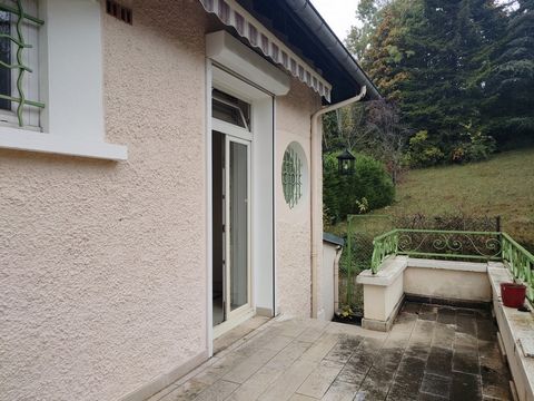EXCLUSIVELY, your advisor Audrey Lyandrat offers you: In the commune of Hauteville, house of about 230m2 of living space built on 2000m2 of plot (entirely buildable). This voys house offers limitless potential! It includes: - on the ground floor: ent...